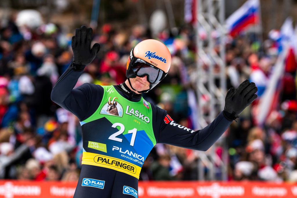 Salto con gli sci: Karl Geiger batte Stefan Kraft nella prima di Klingenthal, Bresadola ottimo 24°