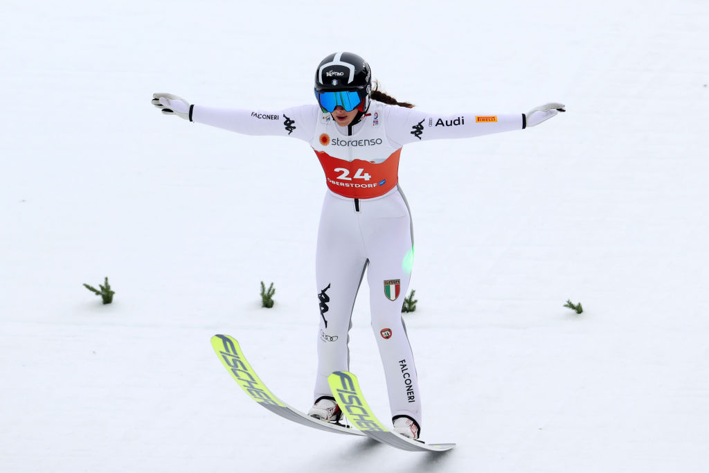 Salto con gli sci: Annika Sieff sfiora la top 10 nella prima di Engelberg, trionfa Pagnier in un finale da brividi