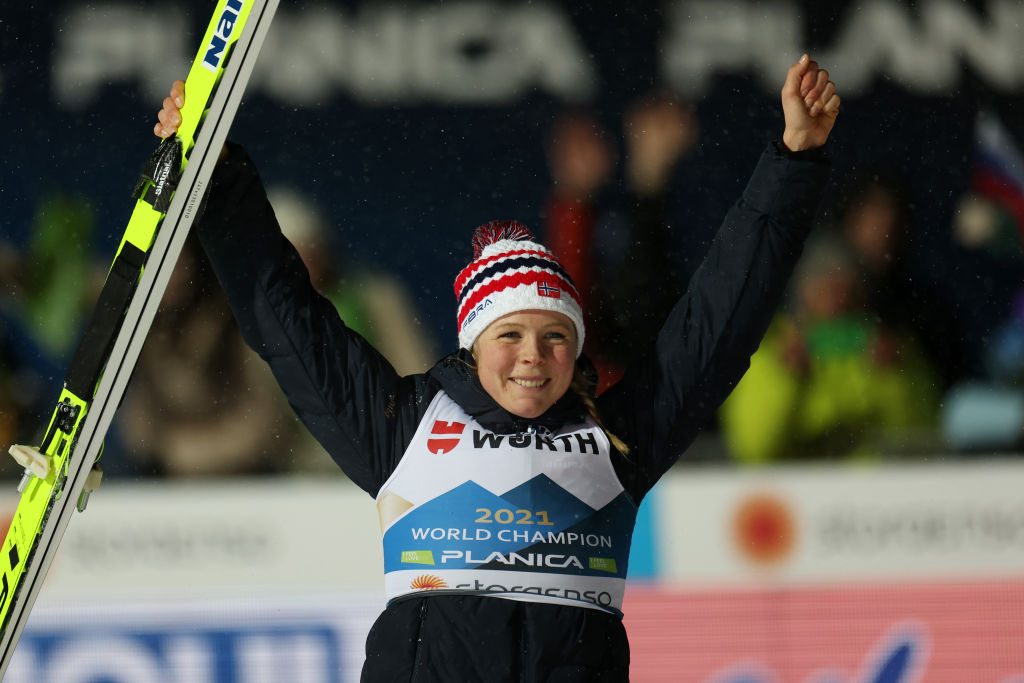 Maren Lundby dice basta, la campionessa norvegese saluta il salto con gli sci