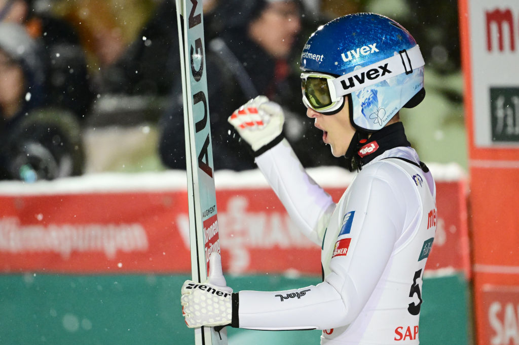 Salto con gli sci: Eva Pinkelnig firm doppietta a Hinzenbach, l'austriaca domina anche in Gara-2 e scavalca Ito nella generale