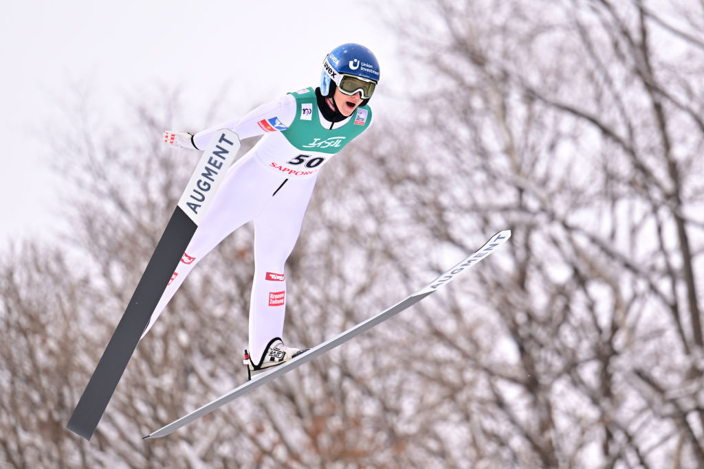 Salto con gli sci: Eva Pinkelnig guida una doppietta austriaca ad Hinzenbach, azzurre fuori dalla zona punti