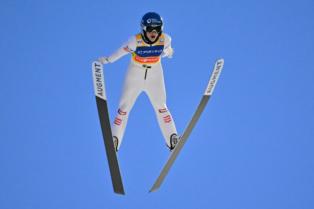 Salto con gli sci: Eva Pinkelnig torna a vincere nella prima gara di Ljubno, Sieff 23°