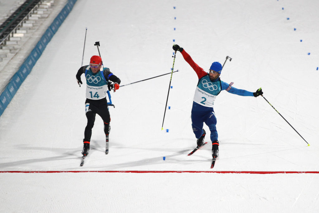 Martin Fourcade vince sul filo di lana la partenza in linea maschile, argento per Simon Schempp