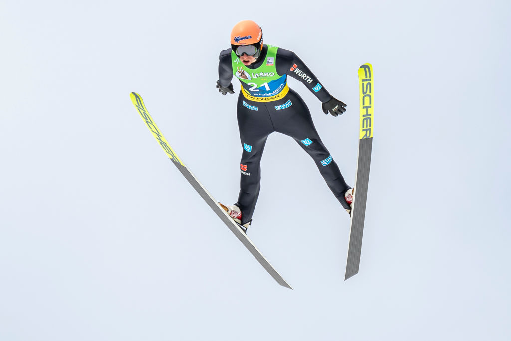 Salto con gli sci: Geiger fa il bis a Klingethal, ma è festa svizzera con un super Deschwanden