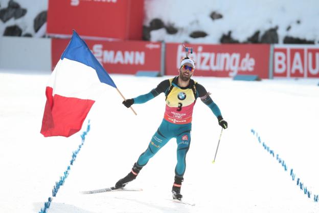 Assolo di Martin Fourcade nella Sprint di Tyumen che conquista gara, Coppa generale e di specialità