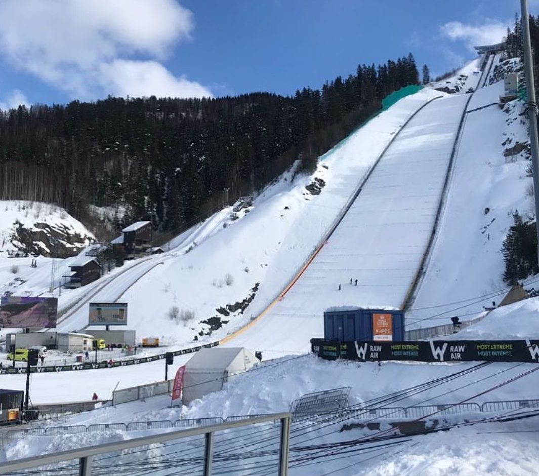 Kamil Stoch tocca i 242 m nella tormentata qualificazione di Vikersund