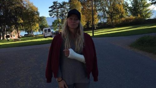 Ragnhild Mowinckel, malgrado una doppia frattura al braccio vuole correre a Solden
