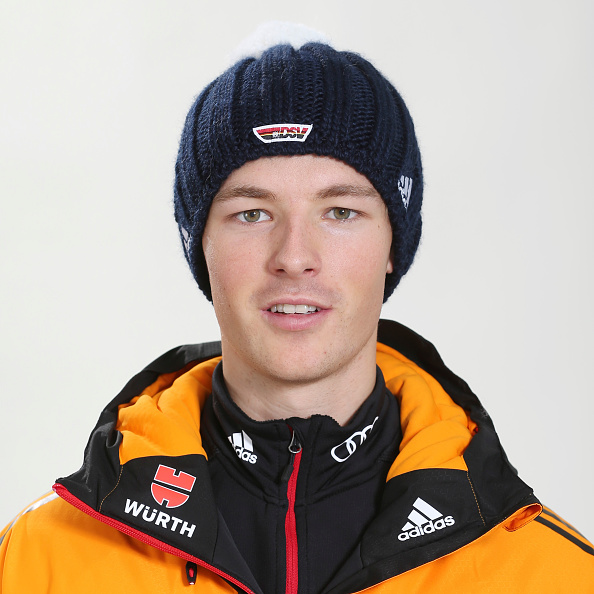 Tobias Simon è il migliore nel salto dell’ultima gara stagionale a Schonach, la lotta per la generale rimane aperta