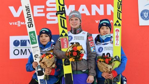 Maren Lundby si impone nettamente nella prima competizione di Rasnov