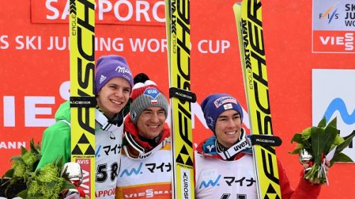 Kamil Stoch si impone nella gara lotteria di Sapporo