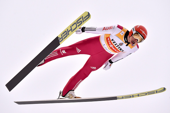 In Val di Fiemme Jarl Magnus Riiber viene squalificato nel salto: Eric Frenzel in testa