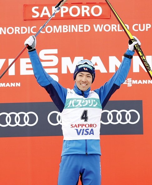 Akito Watabe torna alla vittoria nella seconda gundersen di Sapporo, interrompendo il filotto di successi tedeschi