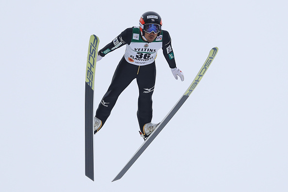 Yoshito Watabe in testa dopo il salto a Schonach, dove è sfida aperta tra Frenzel e Rydzek, separati da appena 6’’