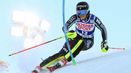 Mikaela Shiffrin in testa dopo la nebbiosa prima manche dello slalom di Killington