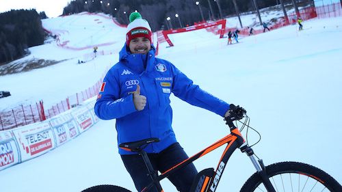 Mikaela Shiffrin comanda la prima manche dello slalom in notturna di Flachau