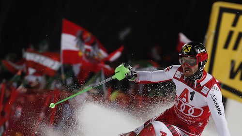 Marcel Hirscher bastona tutti nello slalom in notturna di Schladming