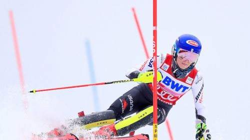 Mikaela Shiffrin in testa dopo la nebbiosa prima manche dello slalom di Killington