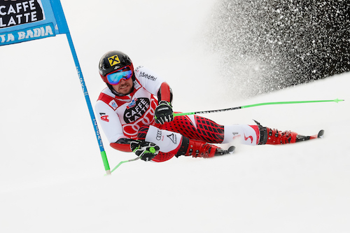 Marcel Hirscher trionfa per la sesta volta di fila nel gigante dell'Alta Badia
