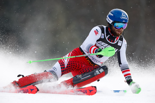 Marco Schwarz in testa alla prima manche dello slalom di Adelboden