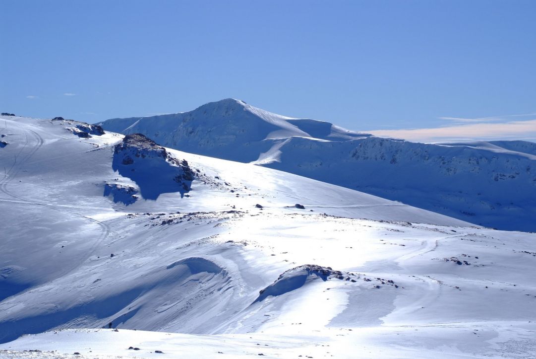 Monte Greco e la Valle di Chiarano dalle piste di 