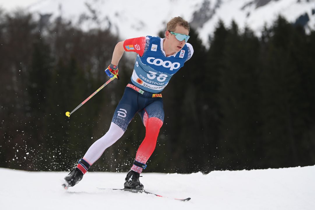 Simen Krueger domina il Cermis nel giorno del 3° Tour de Ski per Johannes Klaebo. Pellegrino sfiora il podio nella kermesse