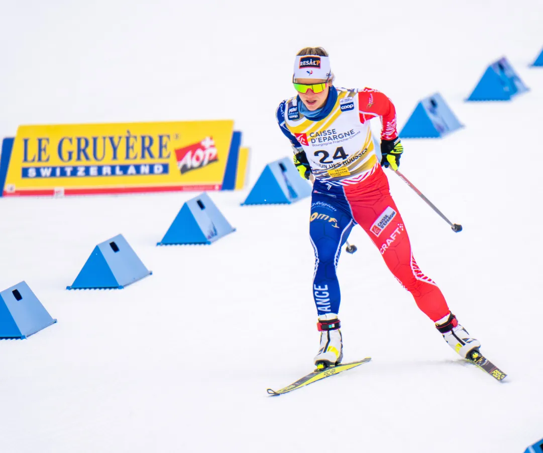 Dramma sfiorato per Flora Dolci: la fondista francese deraglia con il parapendio, la stagione olimpica è già finita