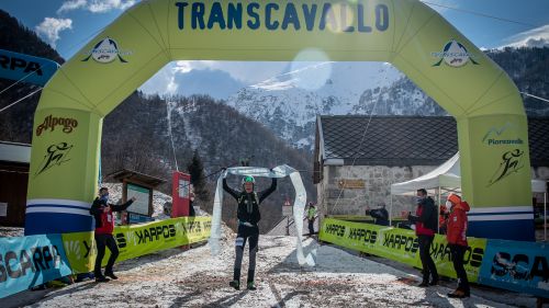 Live da Oestersund per l’Inseguimento maschile: Hofer parte davanti a tutti, ma dietro è sfida norvegese per la Coppa