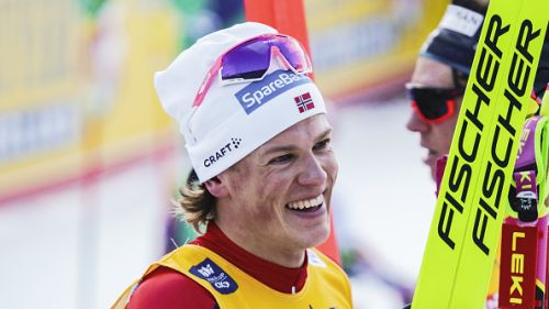 Klaebo vince la sfida tutta scandinava con Niskanen e Poromaa: nella mass start di Les Rousses arriva il 12° centro stagionale