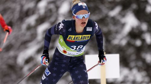 Jessie Diggins fa 15 in CdM, dominando la 10 km TL di Oestersund! Primo podio per la tedesca Victoria Carl