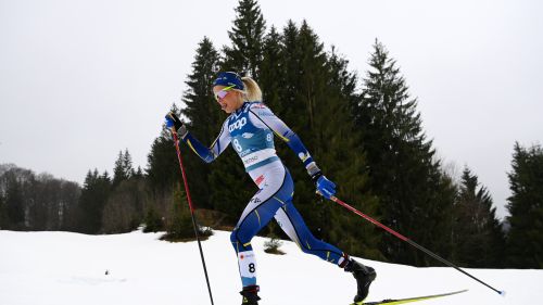 Un'irreprensibile Frida Karlsson trionfa nella 10 km TC di Oberstdorf. Ancora una giornata difficile per le italiane