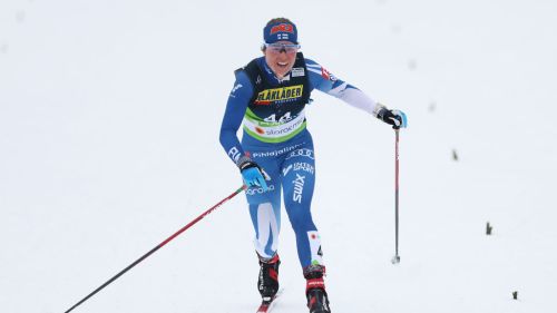 Salto con gli sci: Lovro Kos vola nel vento di Lahti, Kobayashi terzo accorcia nella generale