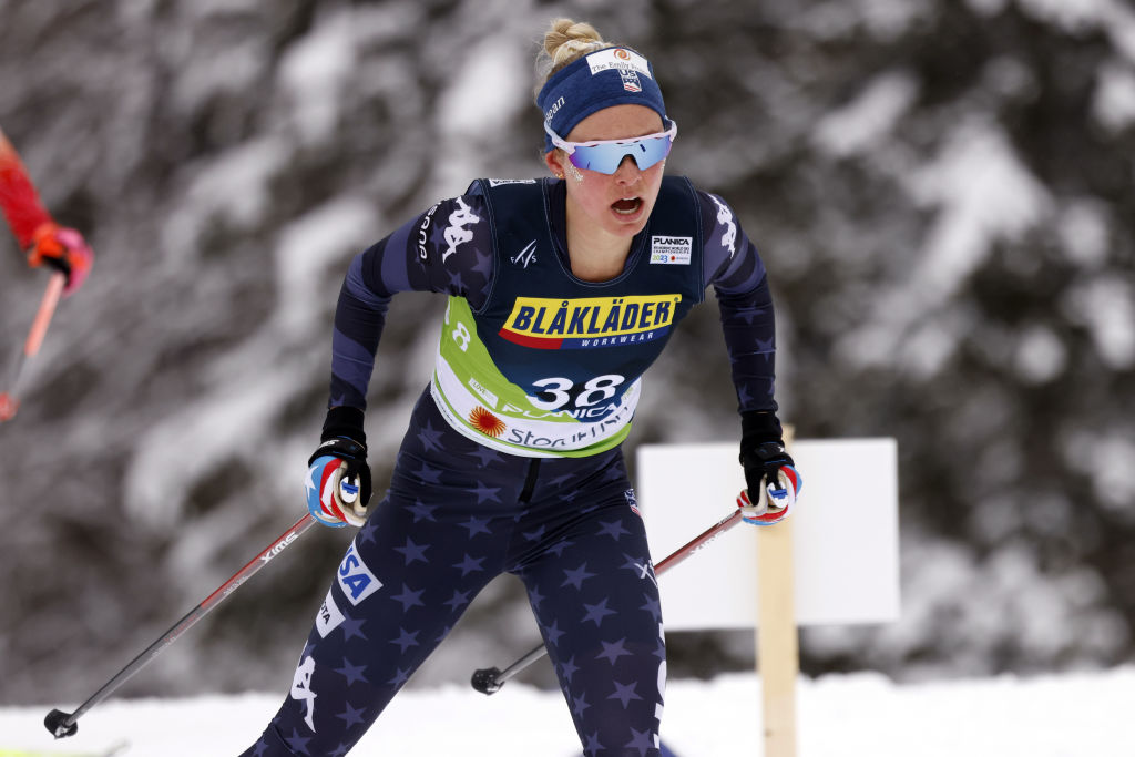 Jessie Diggins fa 15 in CdM, dominando la 10 km TL di Oestersund! Primo podio per la tedesca Victoria Carl