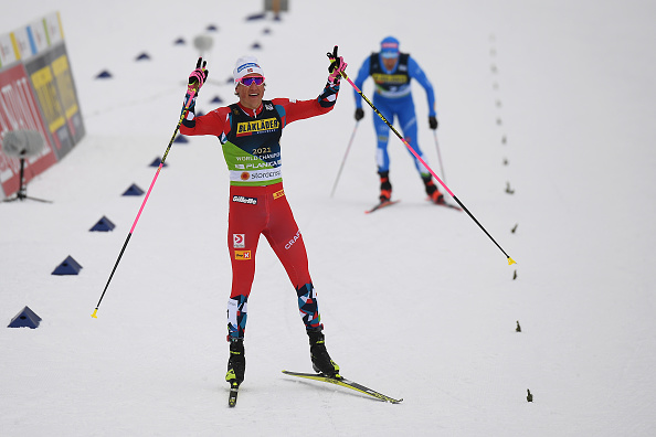 En plein Klaebo: il norvegese trionfa nella sprint TL di Tallin, conquistando la quarta coppa generale della carriera!