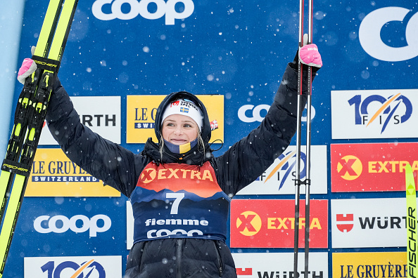 Frida Karlsson regala alla Svezia il primo squillo in quel di Canmore: sua la mass start 20 km TC