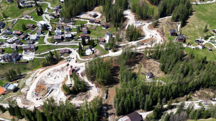 '.Proseguono i lavori allo 'Sliding Center' di Cortina: entro fine maggio saranno pronti i primi 15 metri del budello olimpico.'