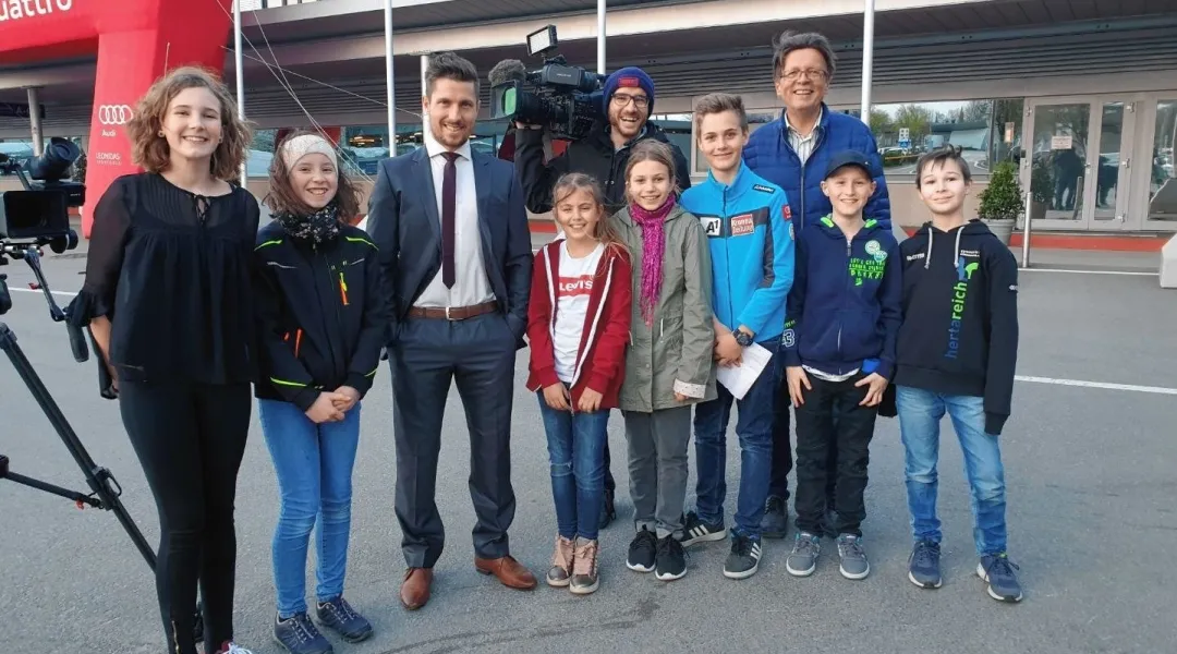 Hirscher intervistato dai bambini della Stiria: 'In gara solo se in grado di vincere, ma i giovani emergono...'