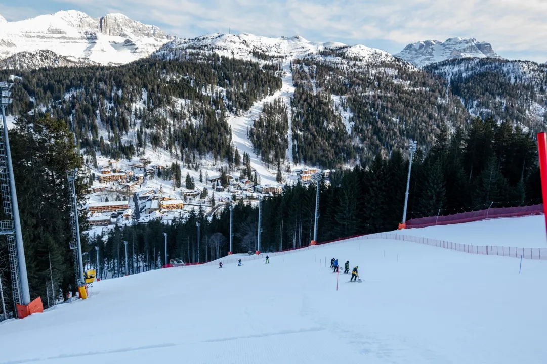 E' già tutto pronto per il grande spettacolo della 3Tre: che notte per lo slalom di Campiglio
