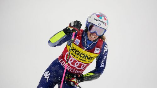Sofia Goggia è subito velocissima a Lake Louise: miglior tempo nella prima prova di discesa
