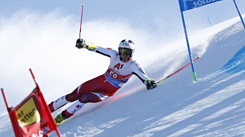 Solite sorprese da gigante parallelo: finale tutta svizzera e primo trionfo per Meillard