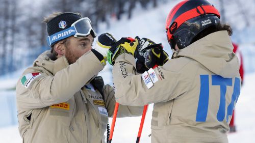 Beat Feuz è per la terza volta il Re del Lauberhorn, Paris sfata il tabù e si prende il podio