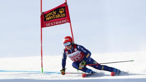 Beat Feuz è per la terza volta il Re del Lauberhorn, Paris sfata il tabù e si prende il podio