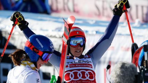 Beat Feuz è per la terza volta il Re del Lauberhorn, Paris sfata il tabù e si prende il podio