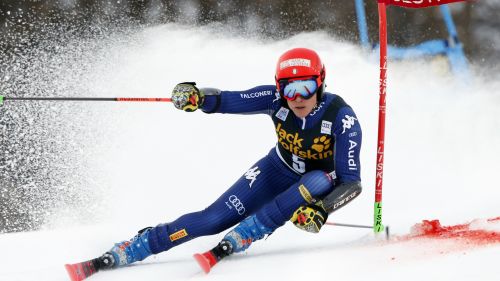 Shiffrin miglior tempo nella qualifica del gigante parallelo, avanti Bassino, Goggia e Brignone