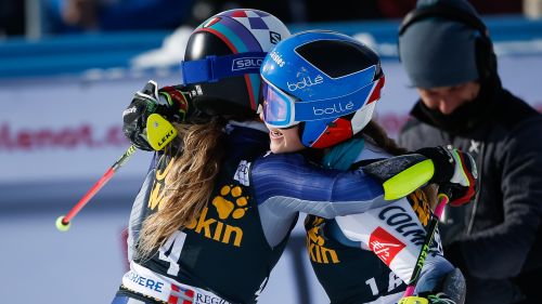 Shiffrin miglior tempo nella qualifica del gigante parallelo, avanti Bassino, Goggia e Brignone