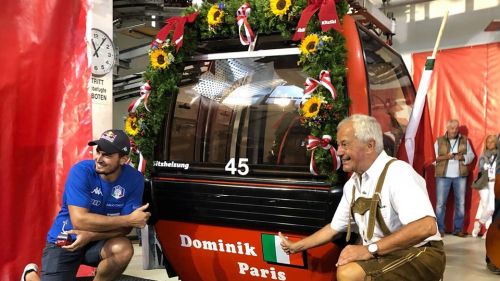 Dominik Paris si prende un'altra gondola nel tempio di Kitz: la cerimonia alla presenza di Neureuther e Buechel