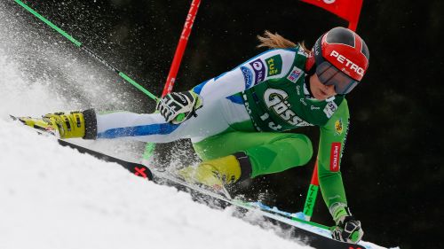 Dressen rovina la festa di Feuz e della Svizzera nella discesa di Saalbach. Miglior azzurro Marsaglia