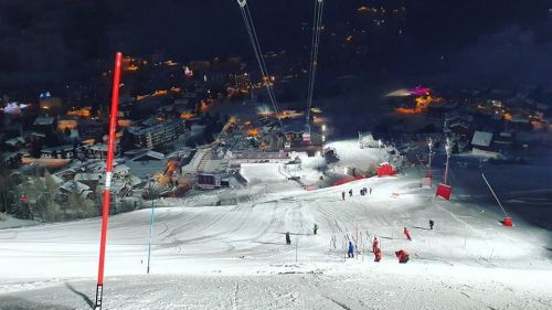 Ben otto azzurre in lotta nel primo slalom parallelo della stagione: la startlist della sfida domenicale