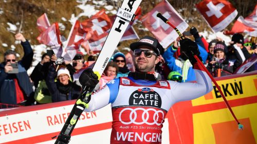 Beat Feuz è per la terza volta il Re del Lauberhorn, Paris sfata il tabù e si prende il podio