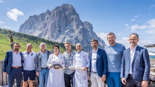 Slalomisti azzurri nella snowhall di Amneville assieme ai colleghi francesi guidati da Muffat-Jeandet