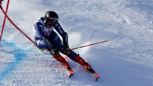 Beat Feuz è per la terza volta il Re del Lauberhorn, Paris sfata il tabù e si prende il podio